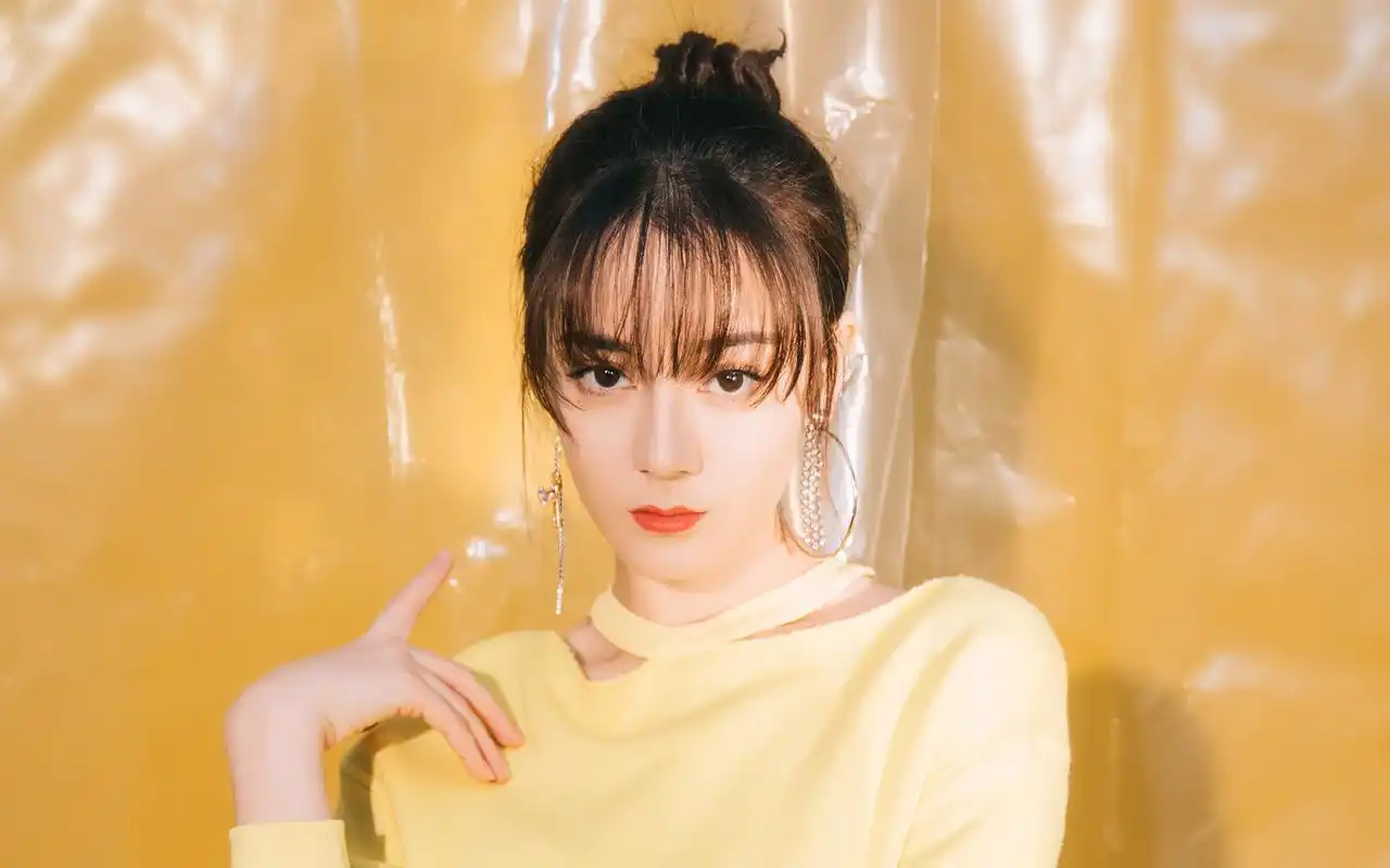 迪丽热巴清纯甜美高清桌面壁纸