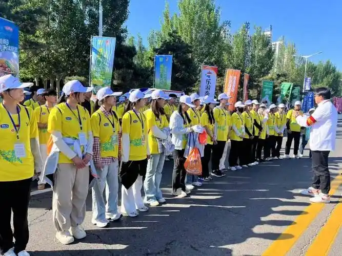 2100名青年志愿者圆满完成2024秦皇岛马拉松志愿服务工作