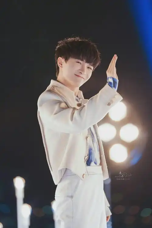 这样的周深也太可爱了吧!_zzd_学生时代