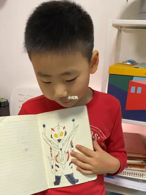 沉浸在热爱的事情中,好快乐呀#奥特曼简笔画   #艾克斯奥特曼