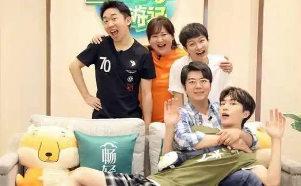 原创181宋亚轩跟183黄子韬萌探同框身高差却反着来谁谎报早道歉