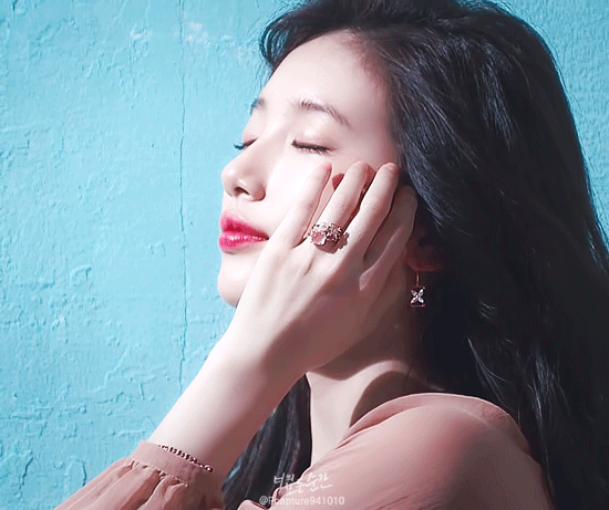 裴秀智美女女神性感gif动图_动态图_表情包下载_soogif