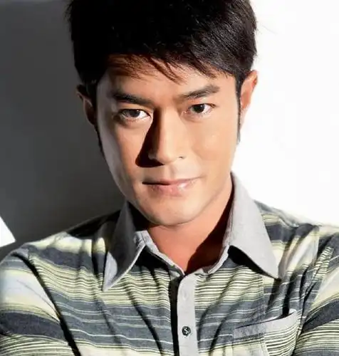 周润发印证了香港80年代的黄金时期,并创造了很多脍炙人口的经典角色