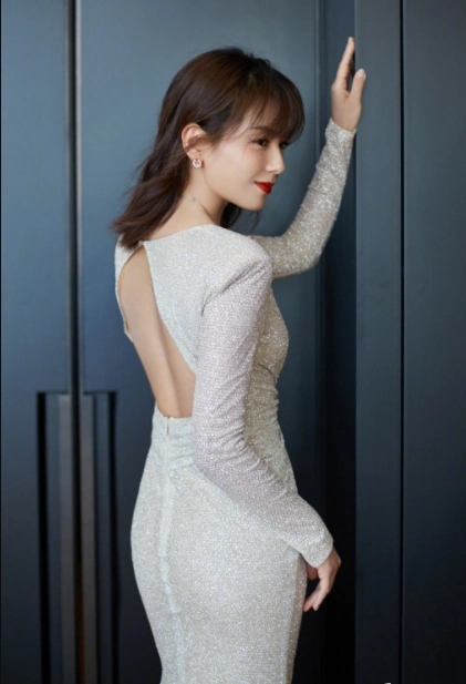 41岁刘涛穿衣好前卫管前不管后秀美背职场女郎成时尚女王