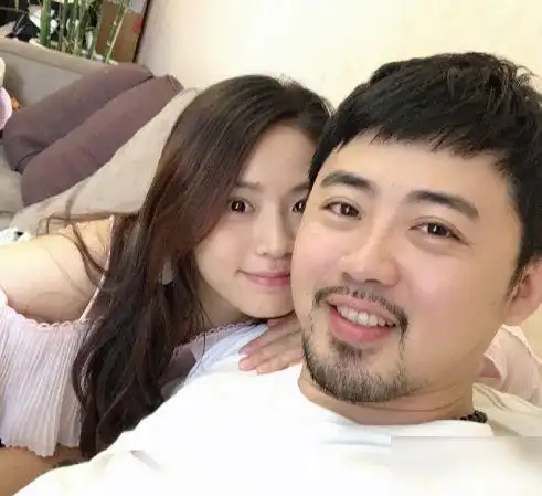 超女黄英晒老公照片10年前和现在对比照简直判若两人