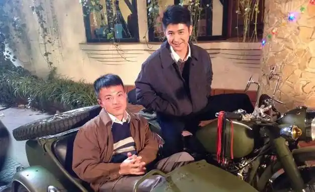 父亲是金牌编剧媳妇是演员他本不用担忧资源甘愿从龙套做起