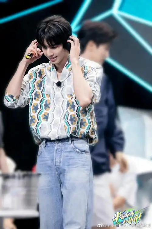 宋威龙给大脚趾取名叫威哥##宋威龙三杀高光时刻