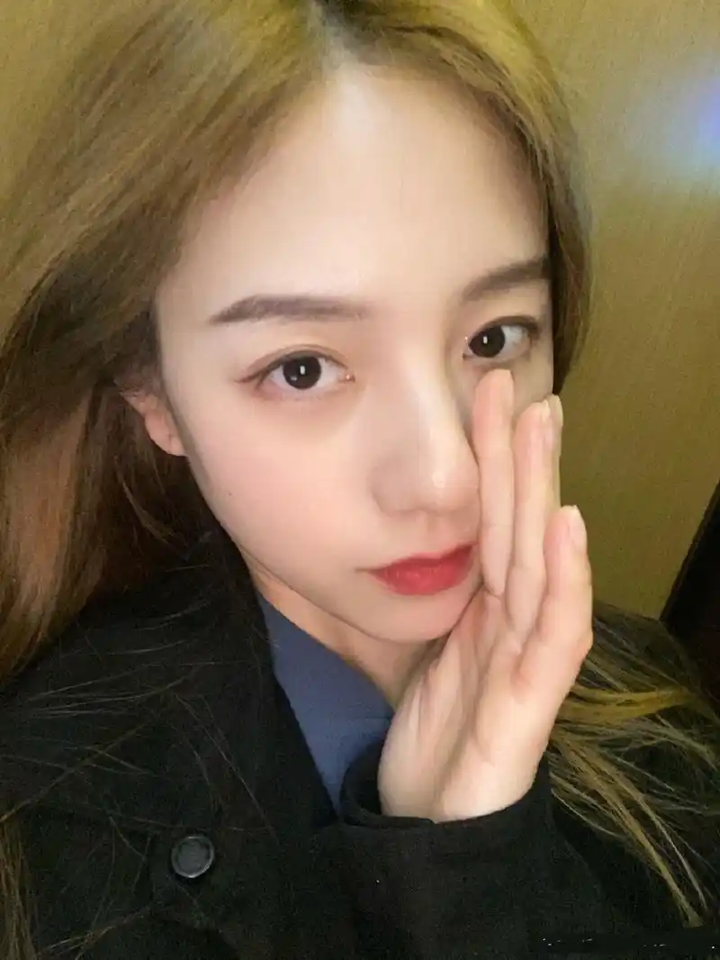 美女李佳宁迷人美照欣赏