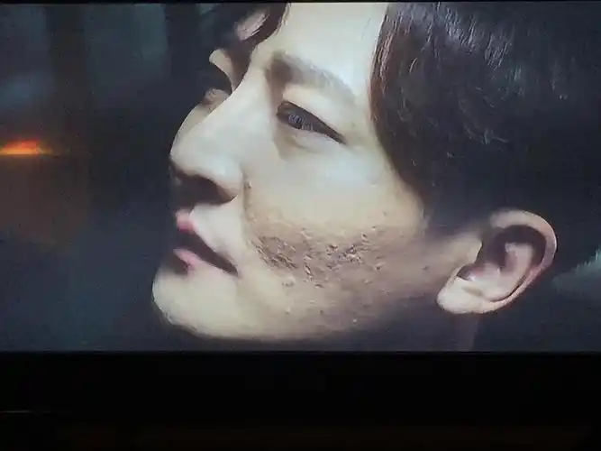 皮肤不太好的九线演员郭京飞啦