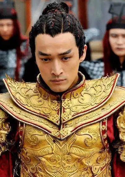 第四宇文拓,在《轩辕剑》中胡歌饰演大反派宇文拓,出场时总是身披黄