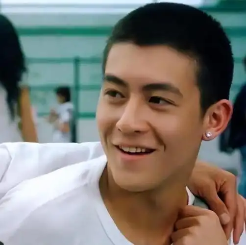 男明星帅不帅看寸头?王一博被嘲"土肥圆",朱一龙撞脸梁朝伟