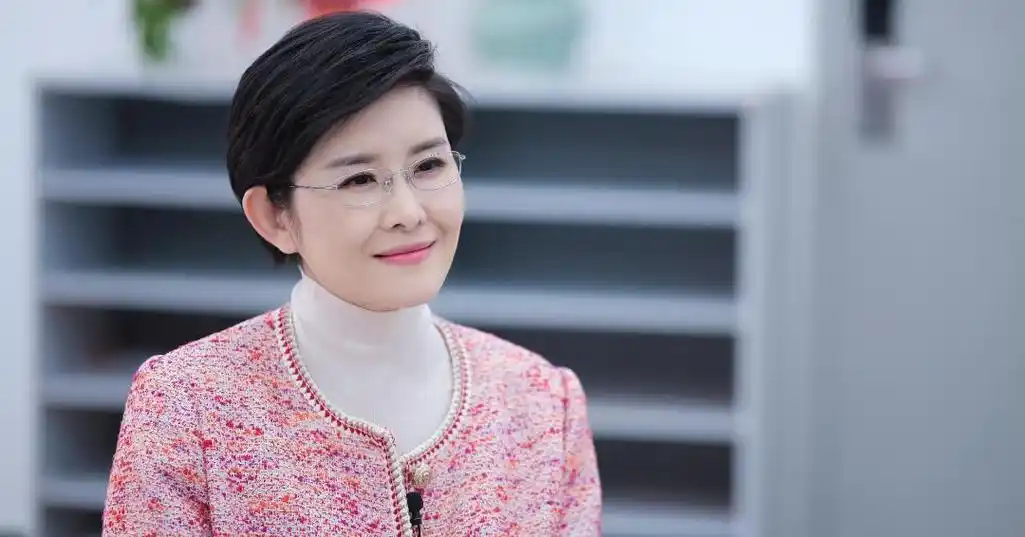 王宁微博:真诚,才华与品味的完美融合 王宁的微博如同一道清泉,在这个