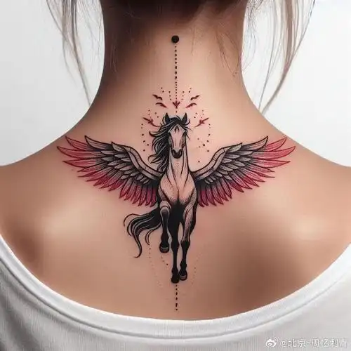 今日纹身图案分享    女生后背纹身    #纹身分享##女生纹身##纹身