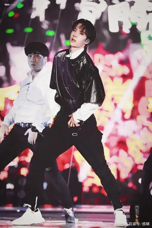 王一博:舞台上的王者,跳舞太厉害了!完全hold住!