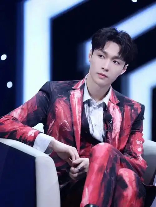 张艺兴综艺节目佩戴kingbaby纹理交叉戒指