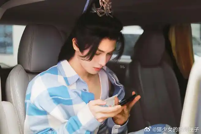 朱正廷今日份《#少年白马醉春风#》带妆路透!好帅的柳月公子