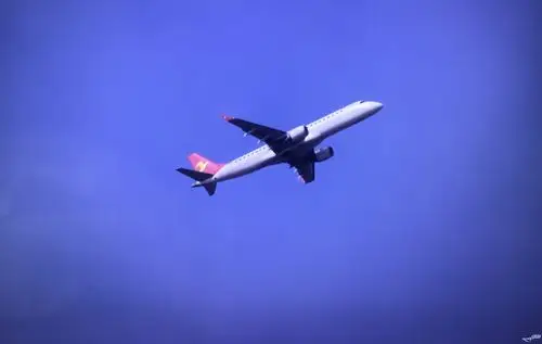 看飞机起飞升空