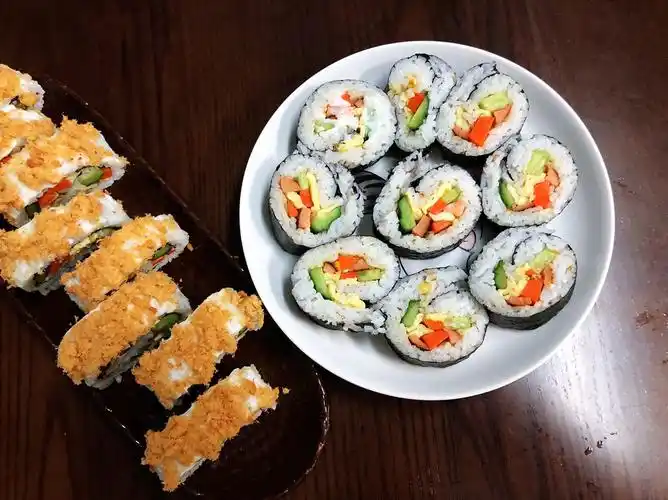 两款简单黄瓜海苔寿司卷