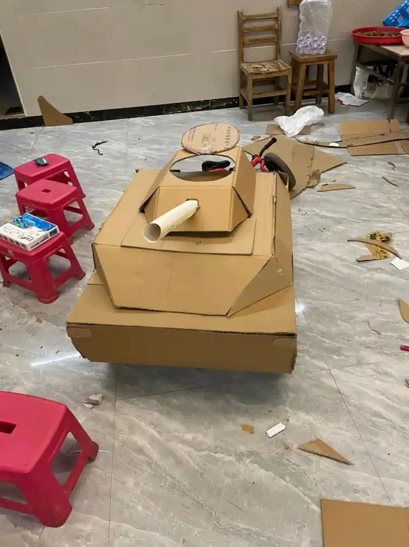 手工坦克 #亲子手工制作 #国庆节手工 #纸箱玩具 国庆快 - 抖音