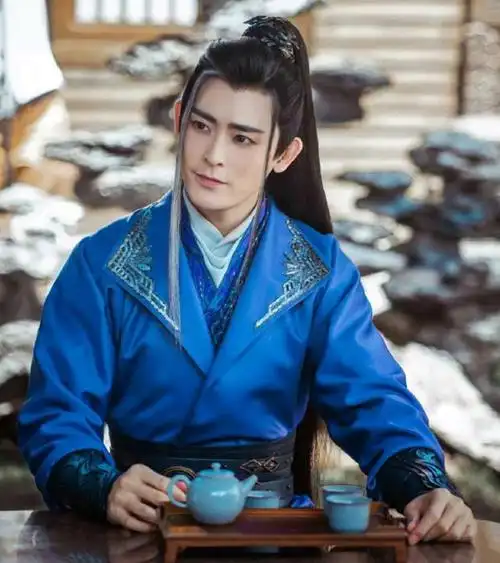 李欣泽不仅古装帅,现代装更帅,休闲穿搭尽显绅士魅力!