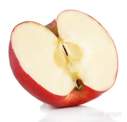 切上白色孤立的红苹果