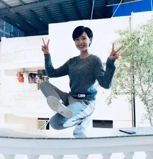 "万茜蹲"?可不像 "葛优躺"一样随便