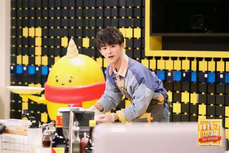 拜托了冰箱首播新晋小鲜厨铭亮获主厨勋章