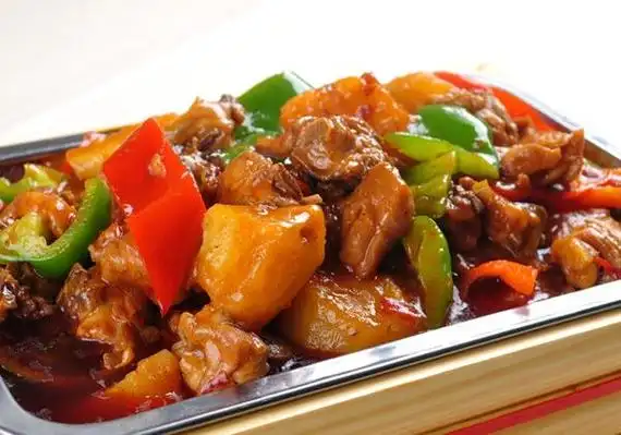 知名饭店的重口味招牌大肉菜是如何烹制的