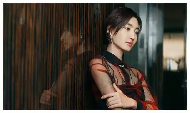 王丽坤与乔振宇同居8年,把青春都给了他,他却转身娶了小9岁娇妻