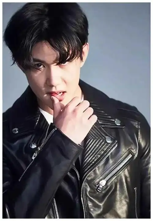 揭秘娱乐圈罗晋旗下的八位艺人超级大牌绽放引爆舞台