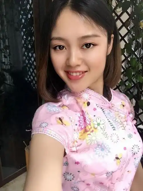 前几天有幸邂逅美丽的铜仁思南姑娘安磊,是在她自己开办的茶室里.