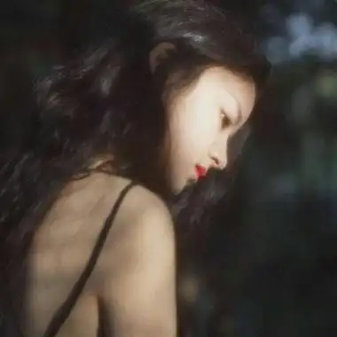 头像女生唯美冷傲侧脸气质美女清纯微信头像图片