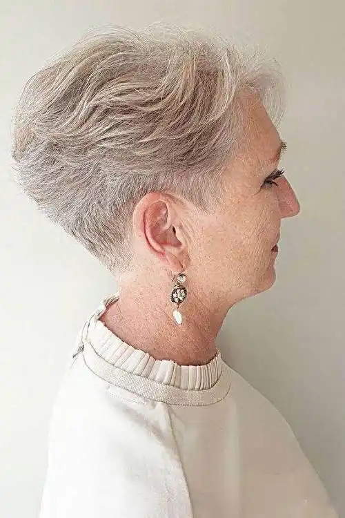 59到99的女性,短发可以选择这三种,花白头发也很美_发型_纹理_时尚