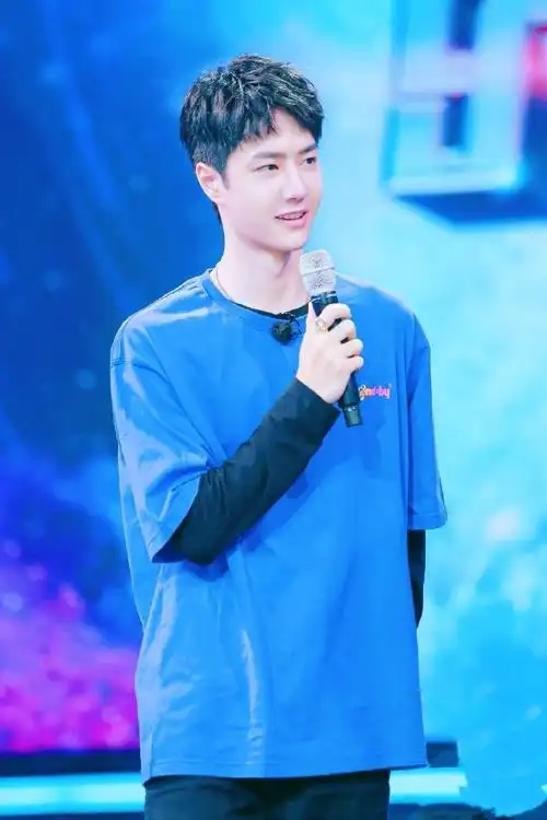 天天向上#今天的你们看紫色系超级温柔的王一博同学了吗?