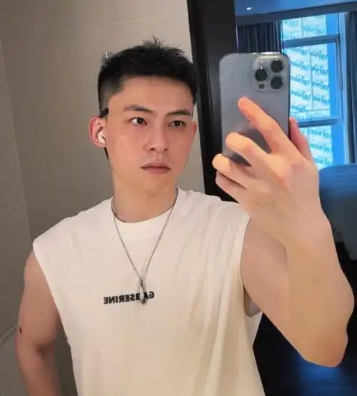 男生"不烫不染"发型,这3款造型简约潮流,剪完不帅你打我!