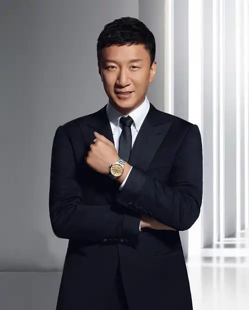 52岁孙红雷激动发文,表示被女儿夸他真帅,携娇妻国外度假好惬意