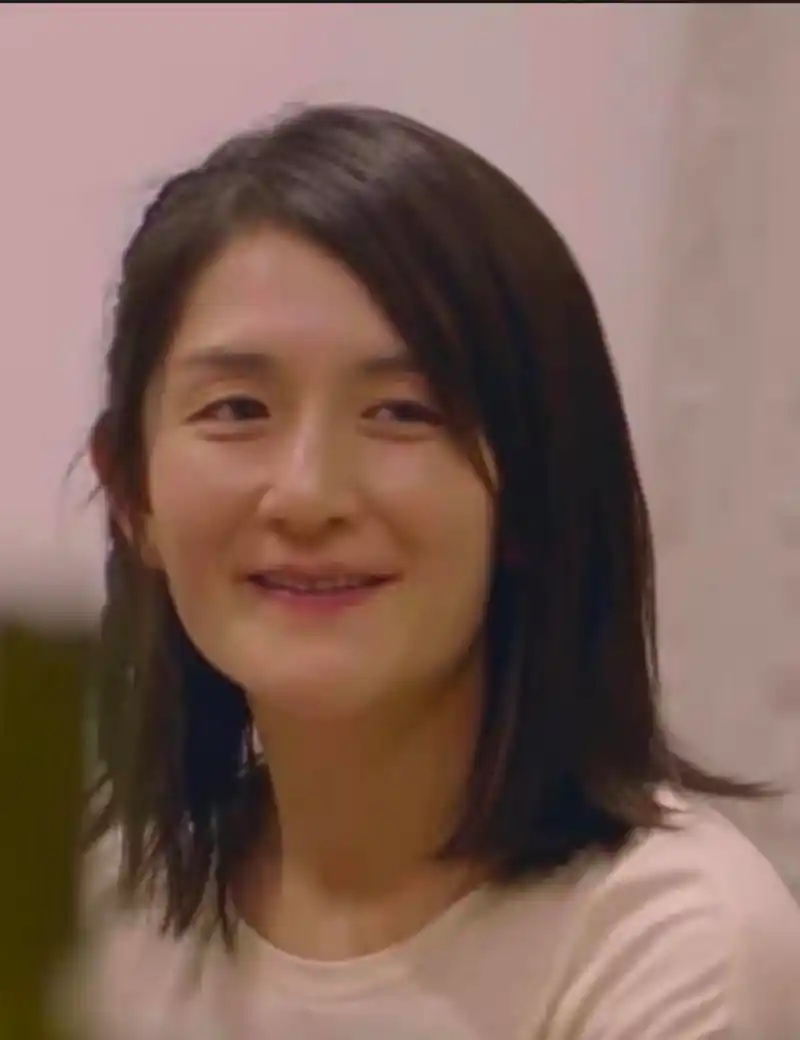 近日网上出现谢娜卸妆后照片,尽显满脸沧桑