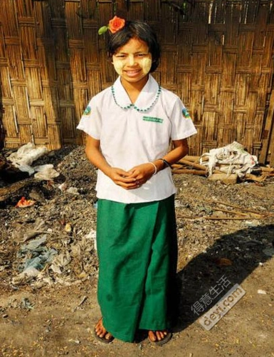 扒各国丑到爆的奇葩校服 丑校服真能减少攀比吗?