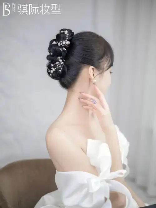 温柔优雅珍珠盘发哈尔滨化妆师