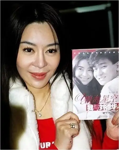 朱丽倩亿万身家陪嫁刘德华46岁勇闯高龄产子如今幸福美满