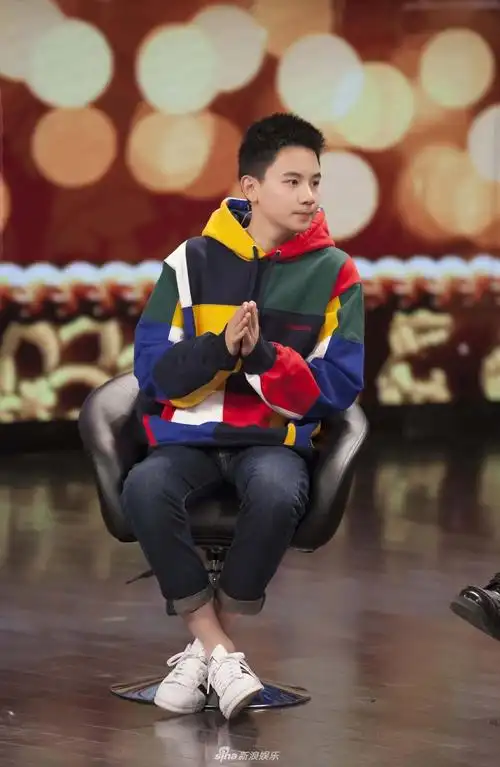 组图:《琅琊榜2》胡先煦亮相综艺 现场自黑吐槽与黄晓明比胖