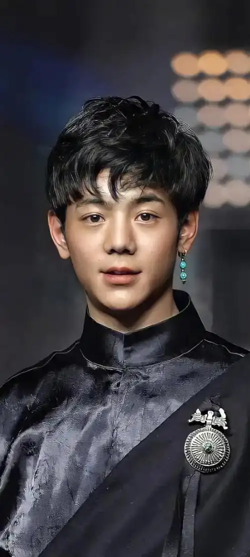 当丁真也用上了男爱豆的妆发和高清修图