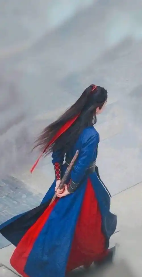 肖战凭借《陈情令》中魏无羡一角,成为经典,不可复制的古装传奇