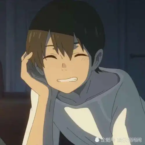 头像是一个男生用手撑着自己的脸在呲牙笑可是这个笑不符按怎么看都