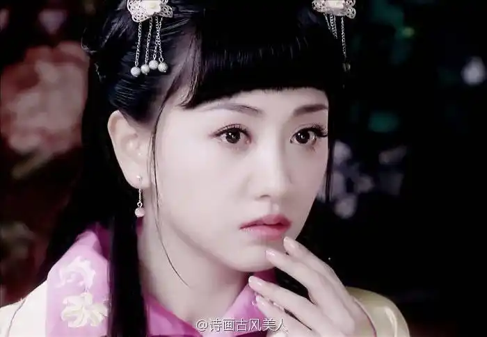 杨蓉《情定三生》【顾知夏】原名沈凌雪,是督军统领沈虎失散多年的