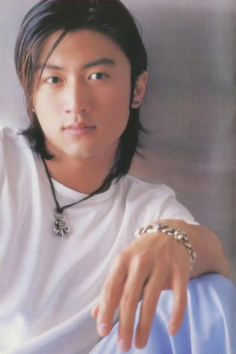 年轻无极限,帅就完事了#港星男神#谢霆锋 - 抖音