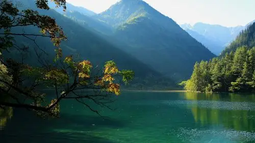 美丽的青山绿水绿色高清电脑桌面壁纸