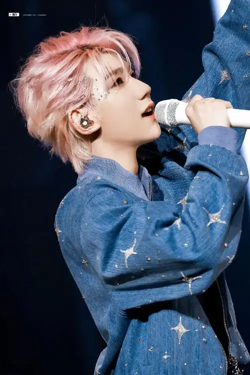 #王源这两张图感觉不配字都不完整#