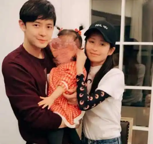 两周年,与付辛博贴脸自拍撒狗粮,海岛婚纱照太浪漫_婚礼_老公_时候