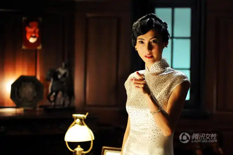30年代名媛 张柏芝复古旗袍再现老上海风情(图)